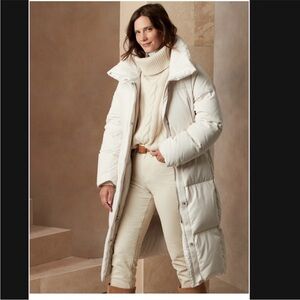 Banana Republic White Puffer Coat with High Collar and Quilted Design